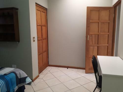 Cottage, Close To Uj, Milpark, Wits