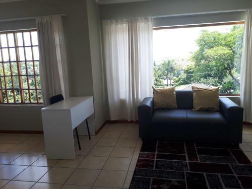 Cottage, Close To Uj, Milpark, Wits