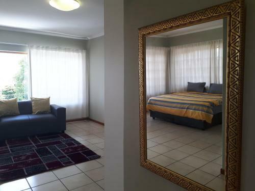 Cottage, Close To Uj, Milpark, Wits