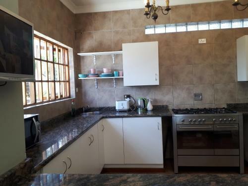 Cottage, Close To Uj, Milpark, Wits