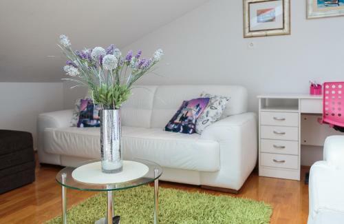Apartment Leani