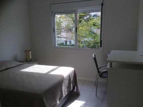 Apartamento Bem Localizado Com Sacada, Churrasqueira, Garagem E Split