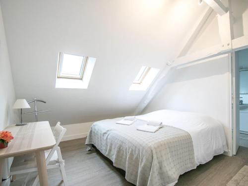 Calm And Comfortable Apartment In Bayeux