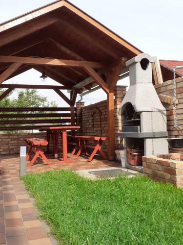Csal�di Apartman Balatonkereszt�ron