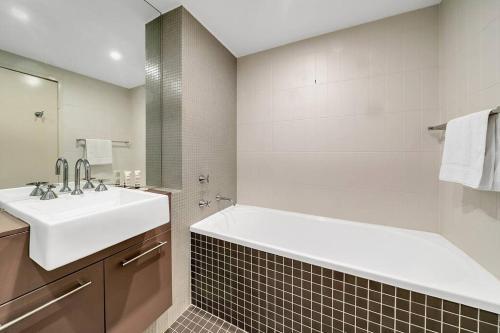 Stunning Urban Retreat / Redfern
