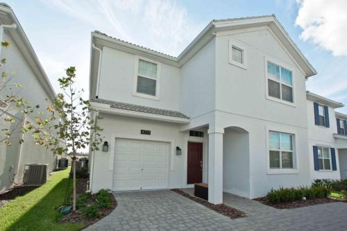 Storey Lake Dream Home With Gorgeous Lake View! Home