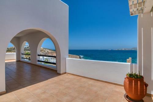 Villa Beachfront House - 5 Bd And Private Patio