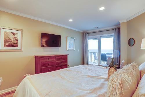 402 Sea Cloisters 2 Br Oceanfront