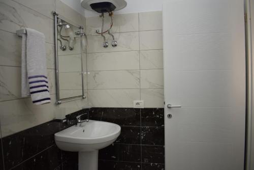 Sea View Apartment In Vlore - 008