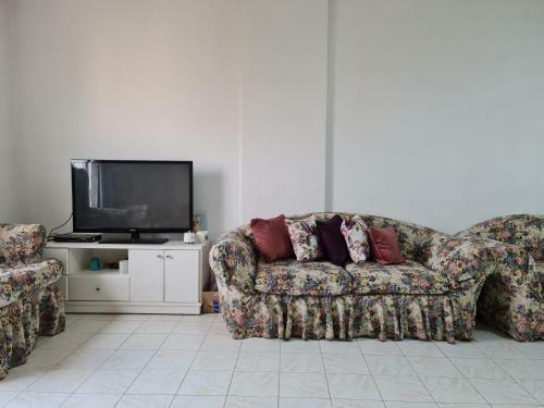 Single Room For A Girl In A Shared Apartment