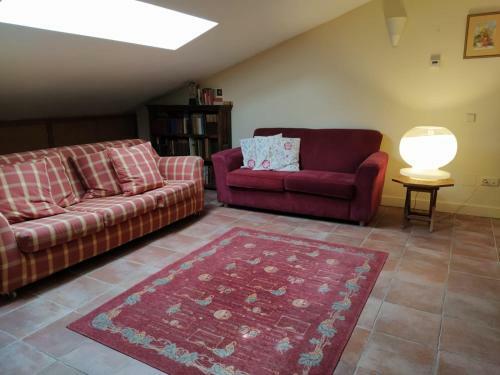 Fant�stica Vivienda Con Amplio Jard�n Y Piscina