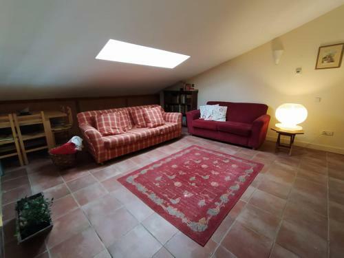 Fant�stica Vivienda Con Amplio Jard�n Y Piscina