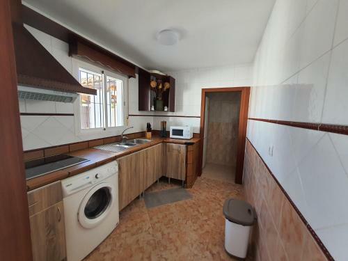 Mucho Arte Muy Cerca Del Mar, Con Piscina Privada