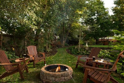 Hartzell House Bed And Breakfast