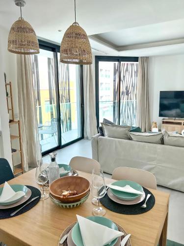 A Brand New Apartment 60m From The Ocean :)
