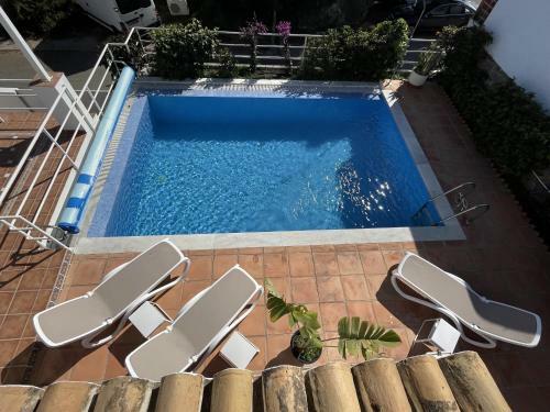 Fab 6 Bedroom Villa With Pool Only Short Walk To B