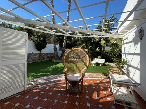 Fab 6 Bedroom Villa With Pool Only Short Walk To B