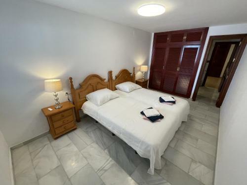 Fab 6 Bedroom Villa With Pool Only Short Walk To B
