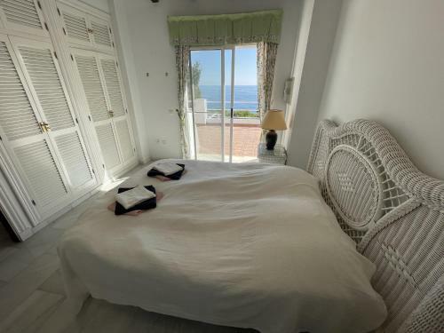 Fab 6 Bedroom Villa With Pool Only Short Walk To B