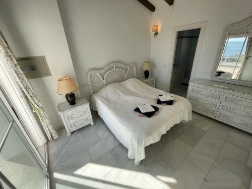 Fab 6 Bedroom Villa With Pool Only Short Walk To B