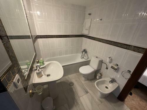 Fab 6 Bedroom Villa With Pool Only Short Walk To B