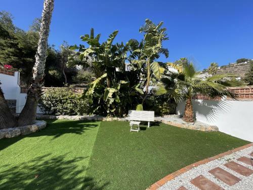 Fab 6 Bedroom Villa With Pool Only Short Walk To B