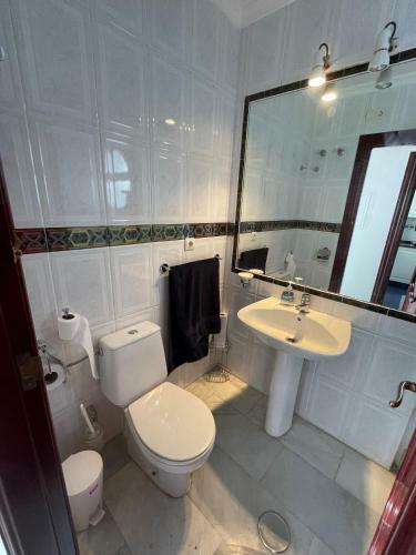 Fab 6 Bedroom Villa With Pool Only Short Walk To B