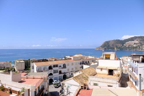 Village Casa With Sweeping Views In La Herradura