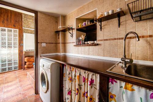 Cozy House For 4 With Patio In La Matea