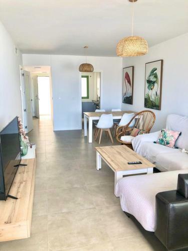 Apartamento En Moj�car En 1� L�nea De Playa