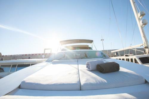 Sea Dragon - Floating Hotel
