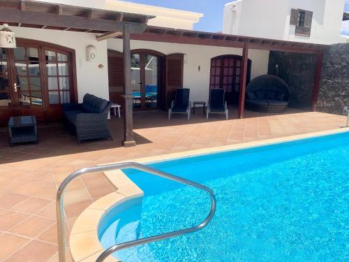 Beautiful 2 Bed, 2 Bath Detached Villa With Private Pool In A Very Relaxed Area.
