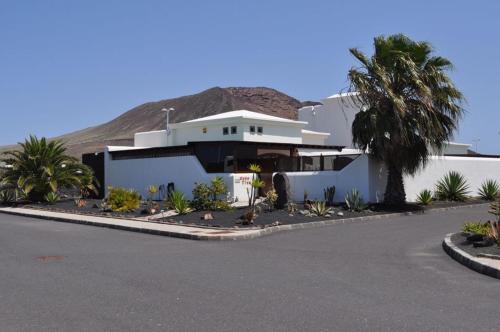 Beautiful 2 Bed, 2 Bath Detached Villa With Private Pool In A Very Relaxed Area.