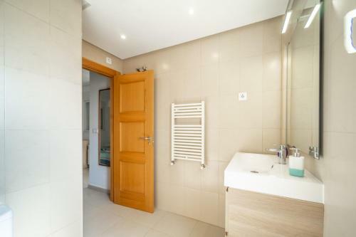 Stunning 2 Bedroom 2 Bathroom Town House - Ce7lt