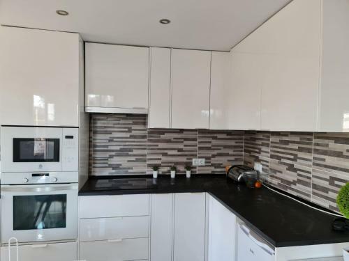 Townhouse Near The Pool - Ro1lt