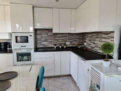 Townhouse Near The Pool - Ro1lt