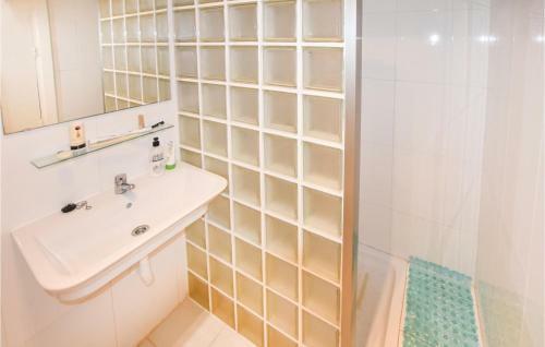 Two-bedroom Apartment In Roquetas De Mar