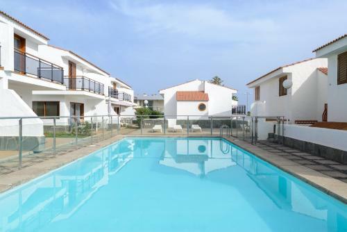 Apartamento Bonito Bungalow Con Piscina Junto A La Playa