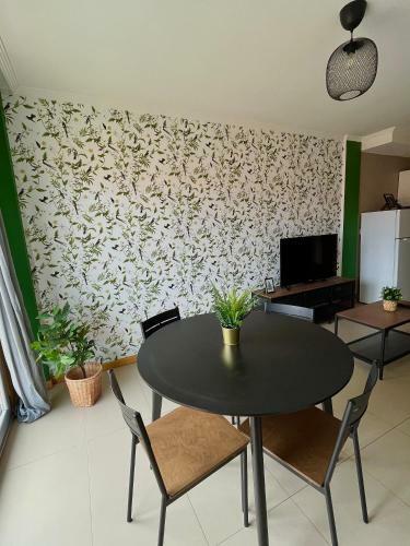 Verde, Amplio Apartamento Con Terraza Y Piscina.