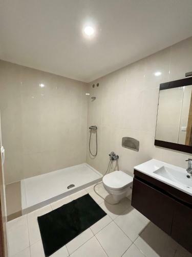 Verde, Amplio Apartamento Con Terraza Y Piscina.