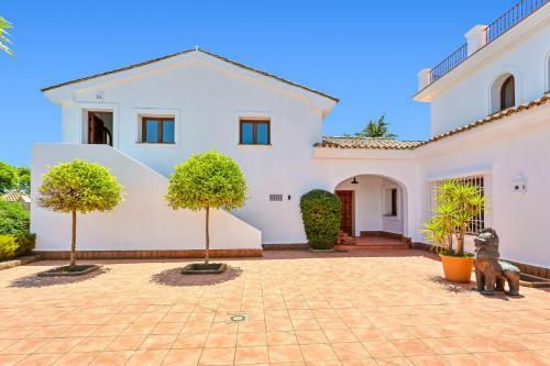 Yolo Spaces - Sotogrande - White House Villa