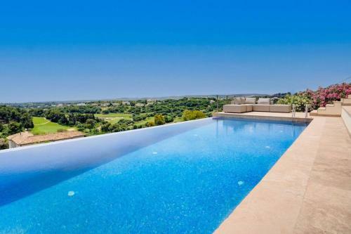 Spectacular Luxury Villa In Complete Silence
