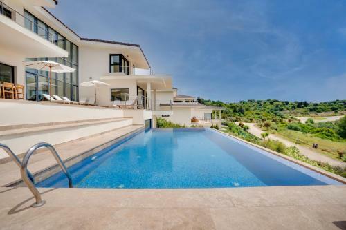 Spectacular Luxury Villa In Complete Silence