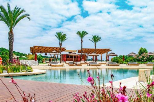 Spectacular Luxury Villa In Complete Silence