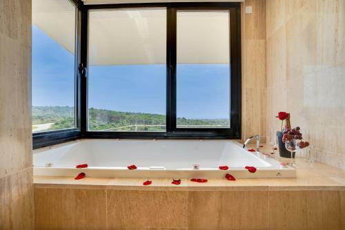 Spectacular Luxury Villa In Complete Silence