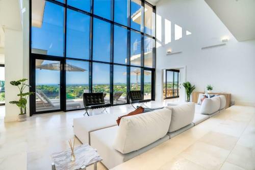 Spectacular Luxury Villa In Complete Silence