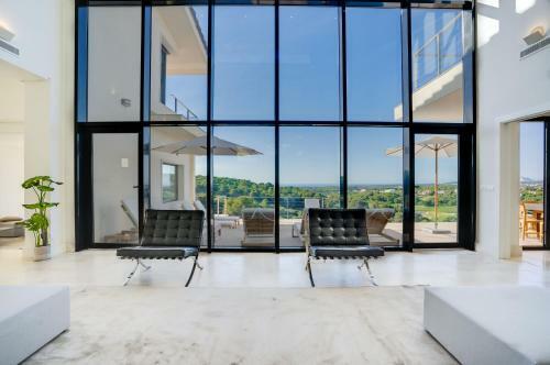 Spectacular Luxury Villa In Complete Silence