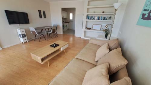 Precioso Apartamento En Playa Basti�n