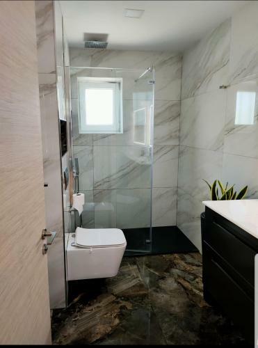 Maravillosa Casa Con Piscina Grande Y Bosque