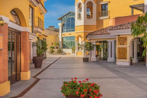 2 Bedroom Apartment With Pool Views - Co1422lt